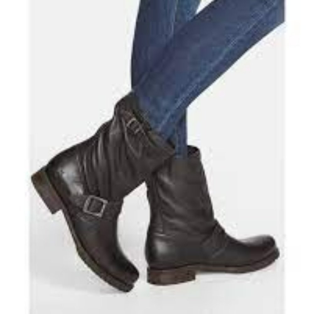 LIKE NEW WOMENS FRYE VERONICA SHORT SLOUCHY MOTO BOOT IN BLACK LEATHER- SIZE 6